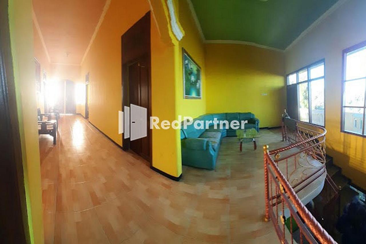 Bromo Indah Lestari Homestay Mitra Reddoorz Pasuruan Exterior photo